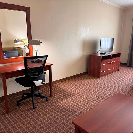 Готель Ramada By Wyndham Колледж-Стейшен Екстер'єр фото