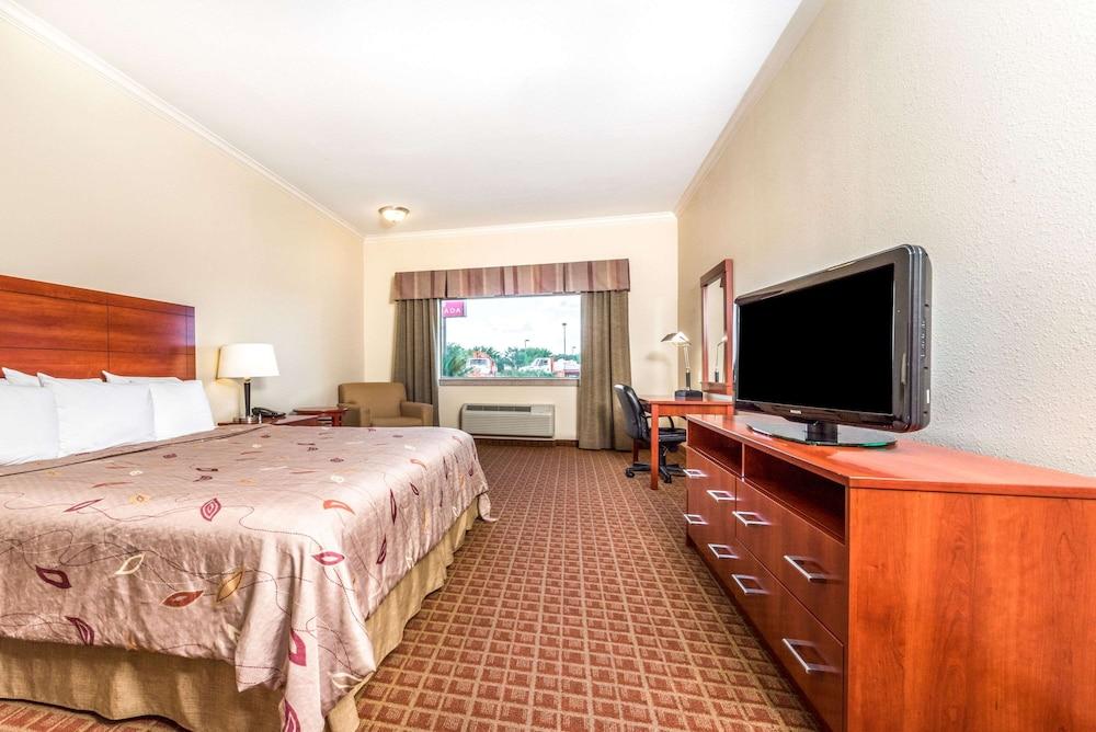 Готель Ramada By Wyndham Колледж-Стейшен Екстер'єр фото